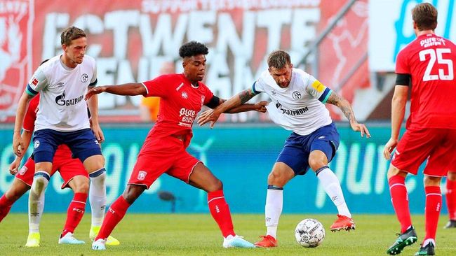 共同作用的 共同作用的