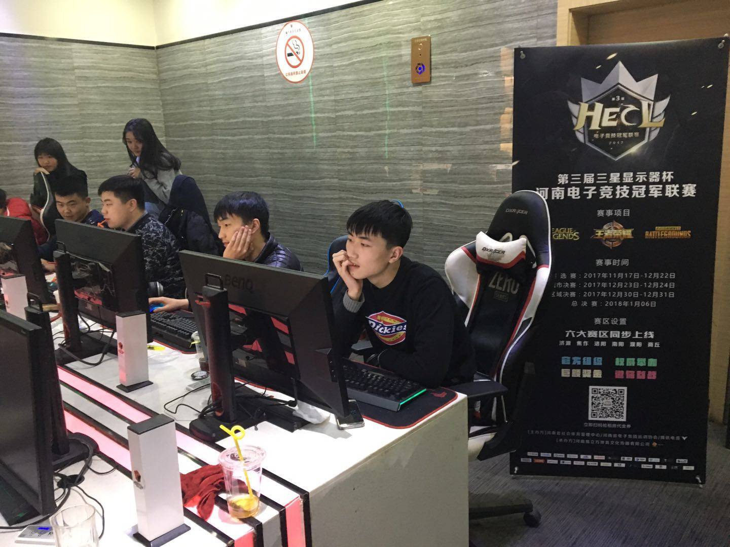 满意的笑容 满意的笑容