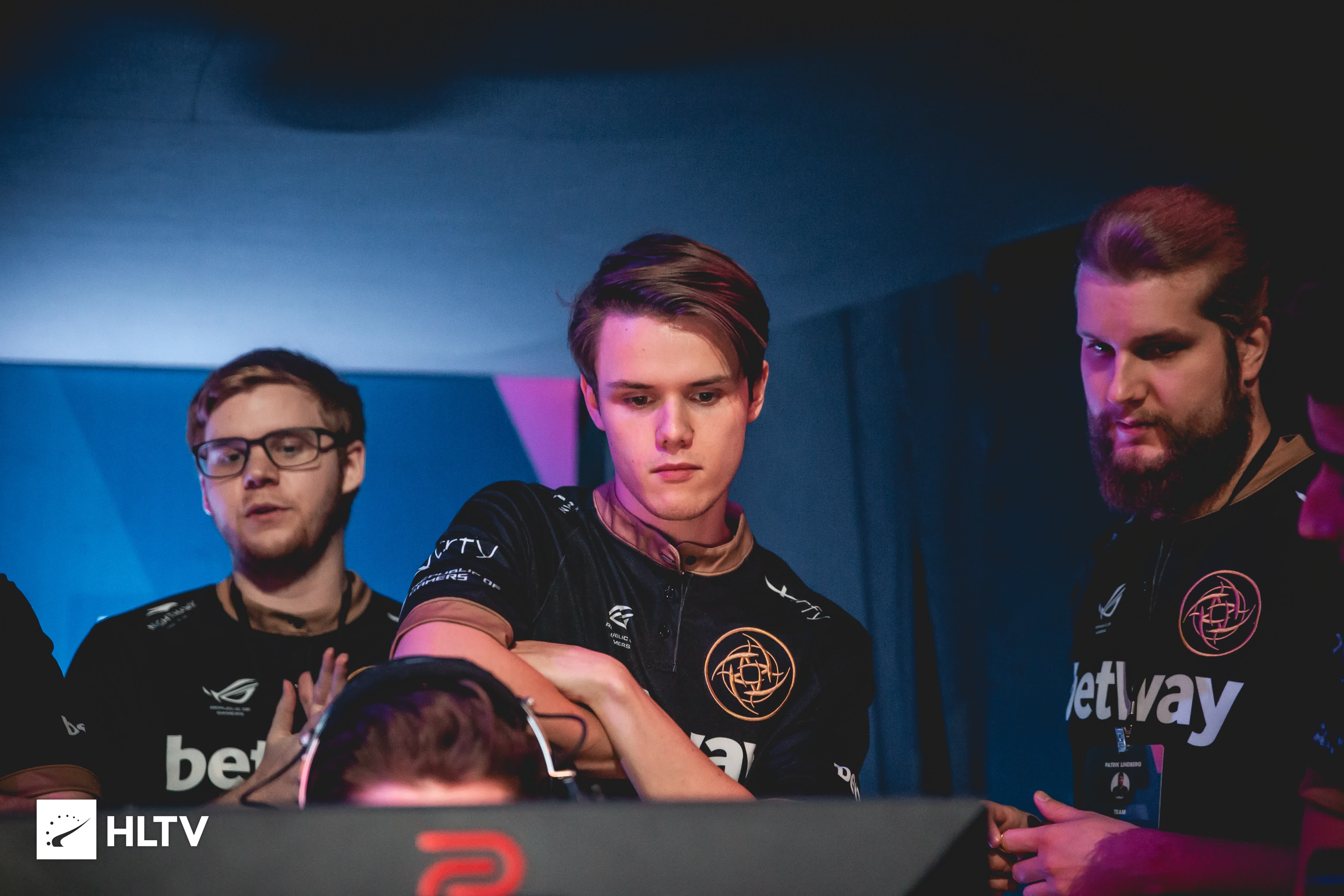 正是他逐渐 正是他逐渐